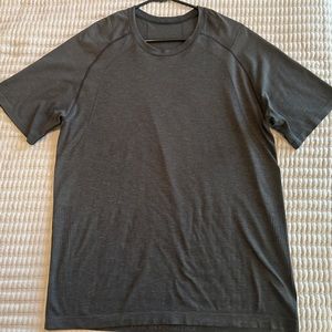Lululemon Men’s Dry Sense Athletic Top - Like New/Large